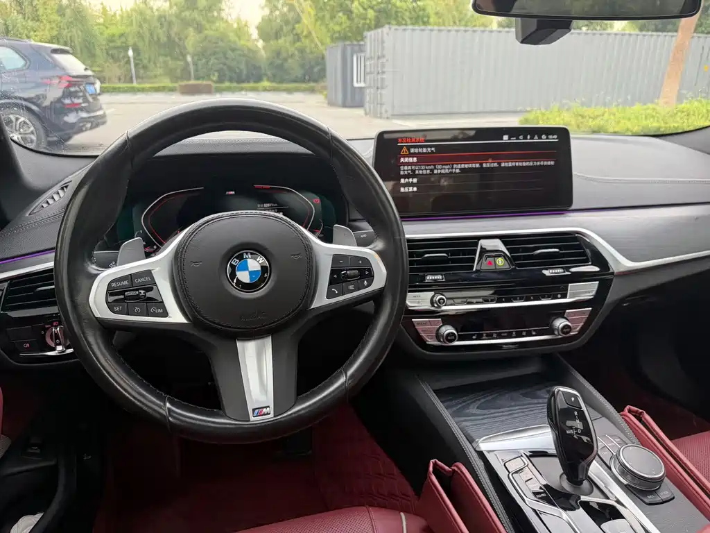 BMW 5 Series — миниатюра 13