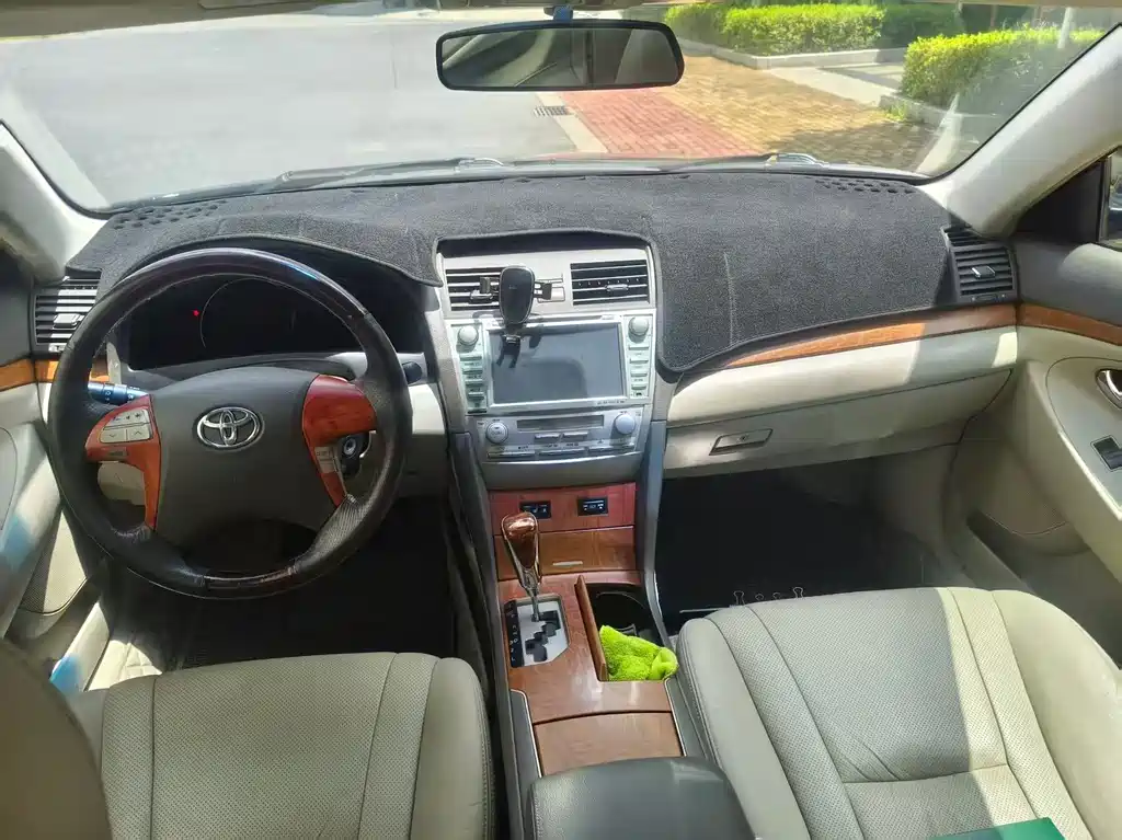 Toyota Camry — миниатюра 4