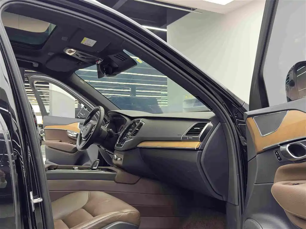 Volvo XC90 — миниатюра 10