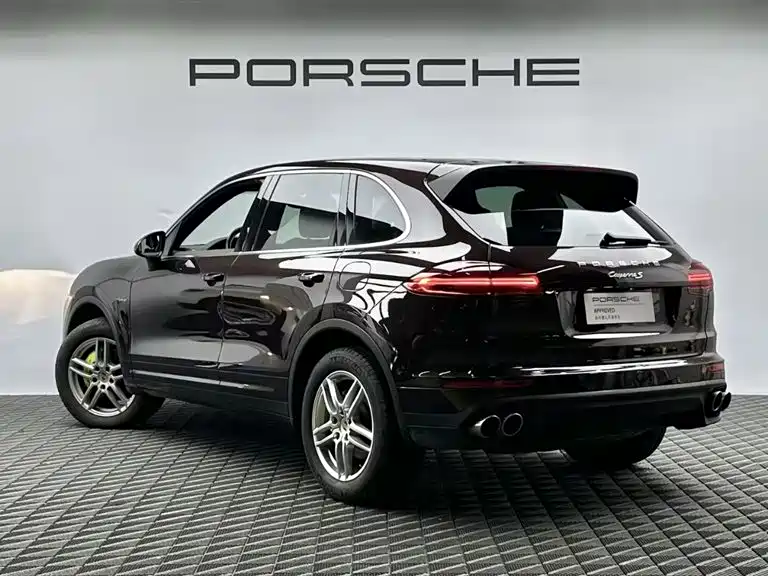 Porsche Cayenne Hybrid — миниатюра 6