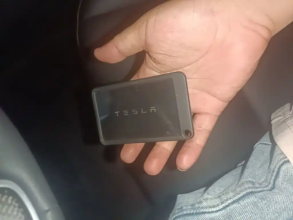 Tesla Model Y — миниатюра 9