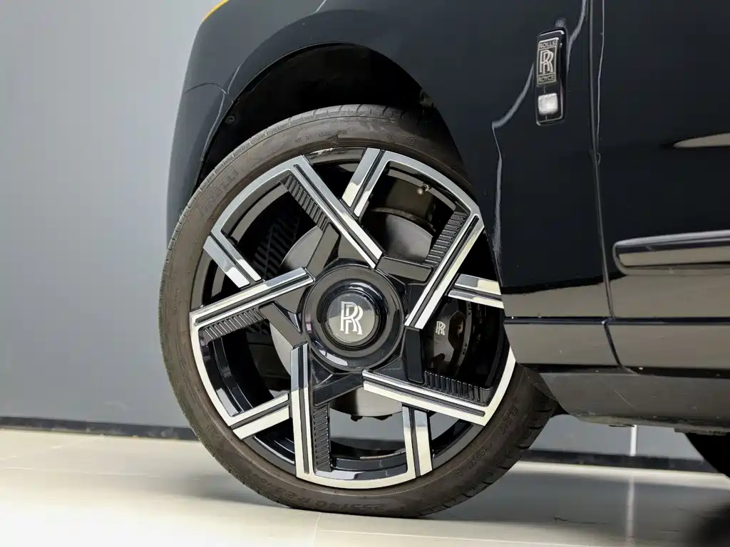 Rolls-Royce Cullinan — миниатюра 8