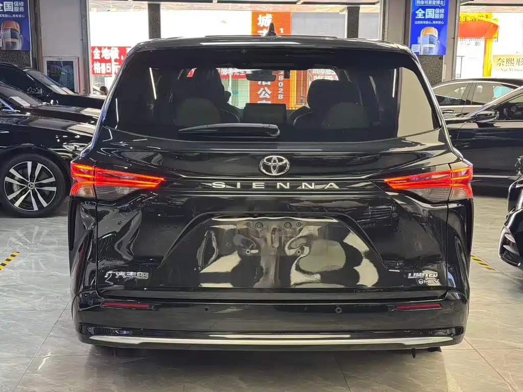 Toyota Sienna — миниатюра 12