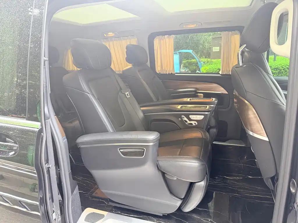 Mercedes-Benz V-Class — миниатюра 12