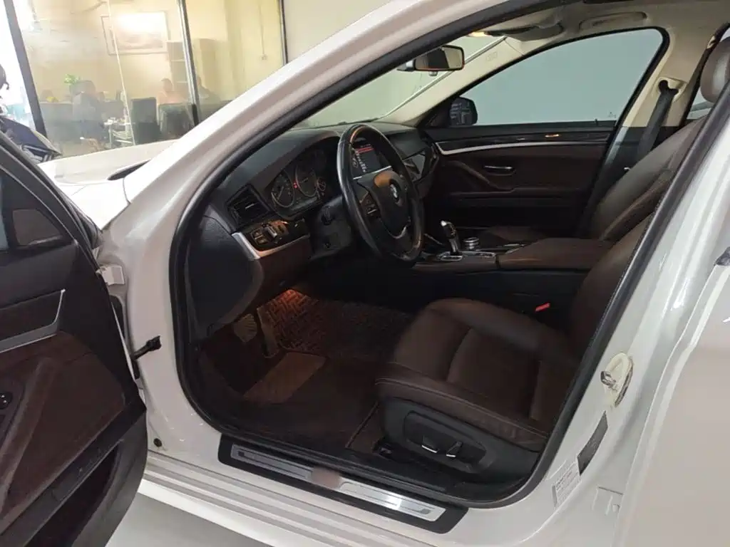 BMW 5 Series — миниатюра 16