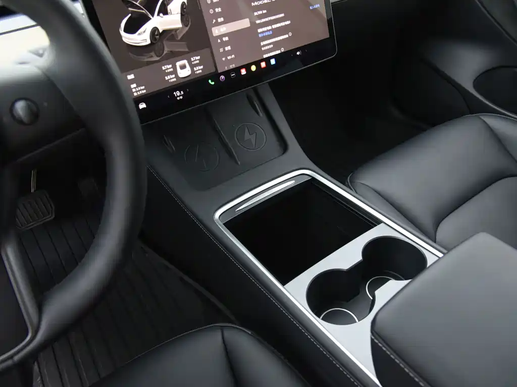 Tesla Model 3 — миниатюра 13