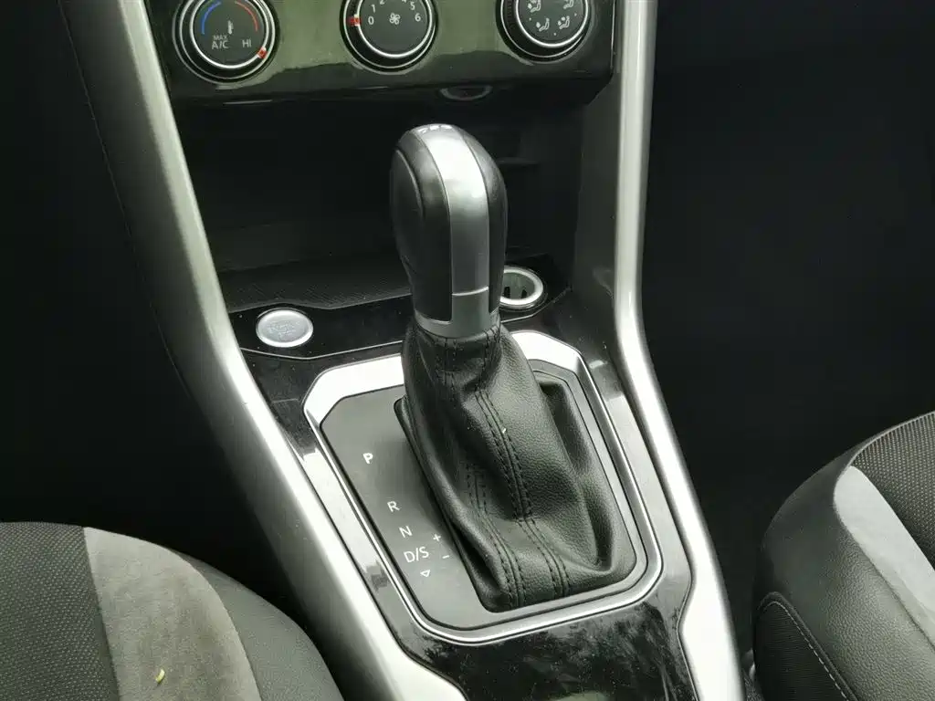 VOLKSWAGEN T ROC EXPLORING SONGS