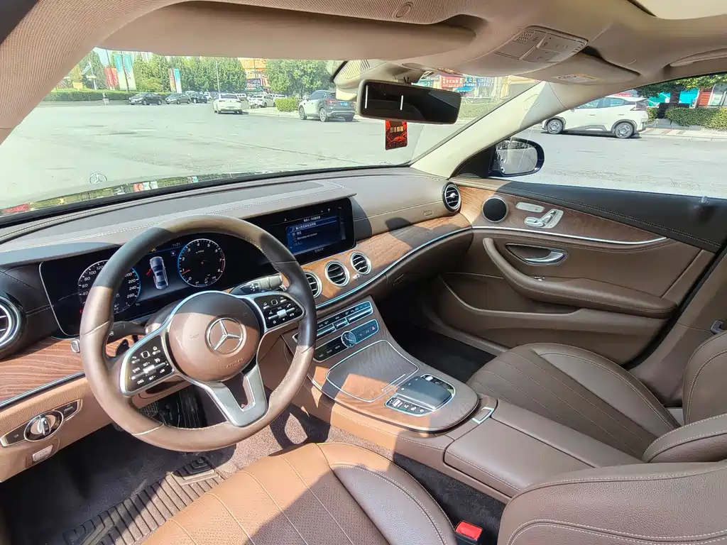 Mercedes-Benz E-Class — миниатюра 15