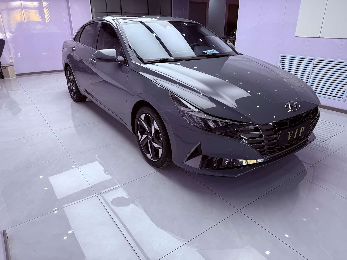 Hyundai Elantra 1.5 л 2022 г. Серебристо-серый, пробег 48000 км