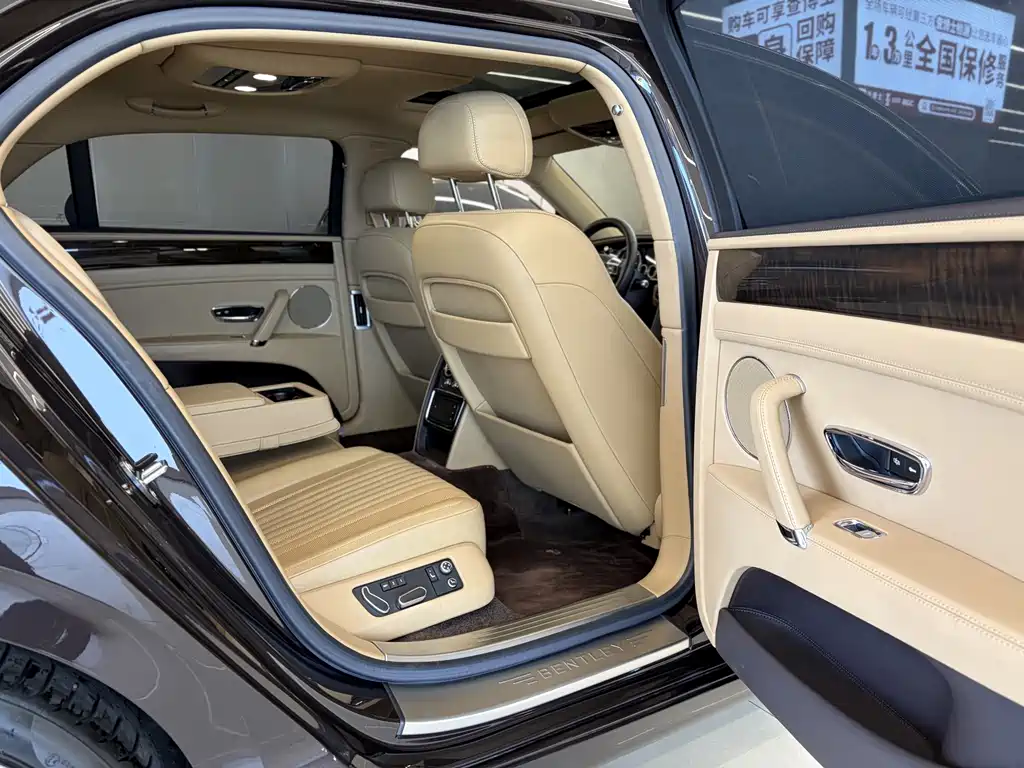 Bentley Flying Spur — миниатюра 23