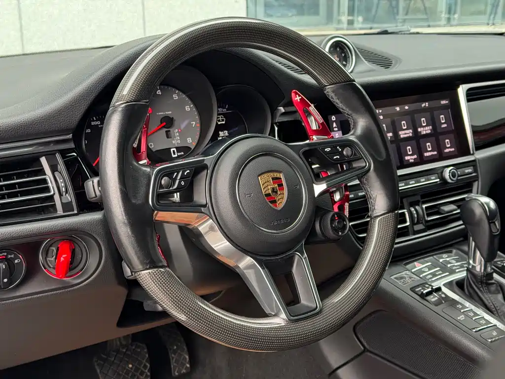 Porsche Macan — миниатюра 10