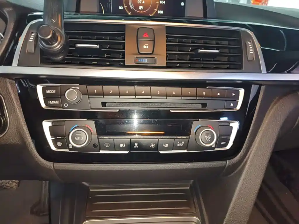 BMW 3 Series — миниатюра 13