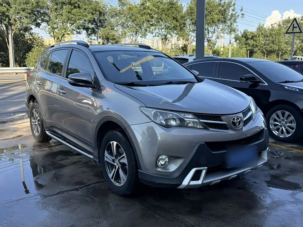 Toyota RAV4 — миниатюра 5