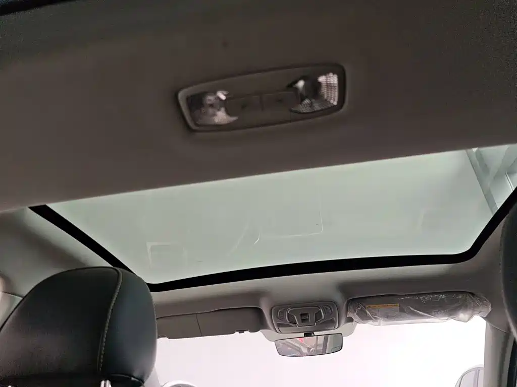 Roewe i6 MAX New Energy — миниатюра 18