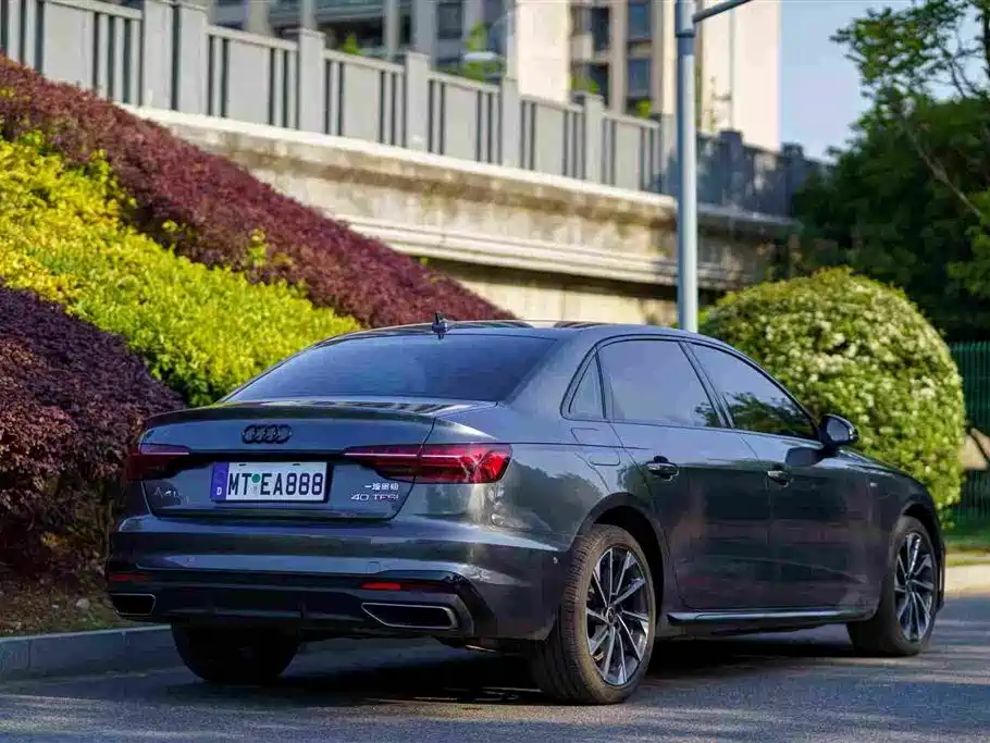 Audi A4L 2022 40 TFSI Luxury
