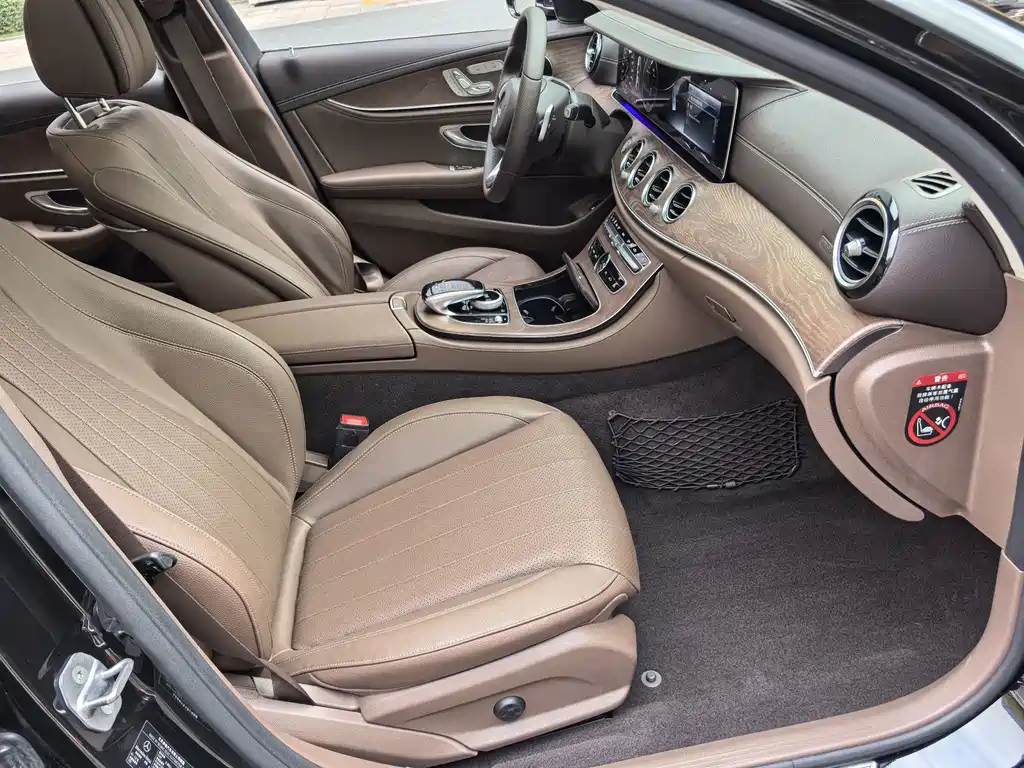 Mercedes-Benz E-Class — миниатюра 11