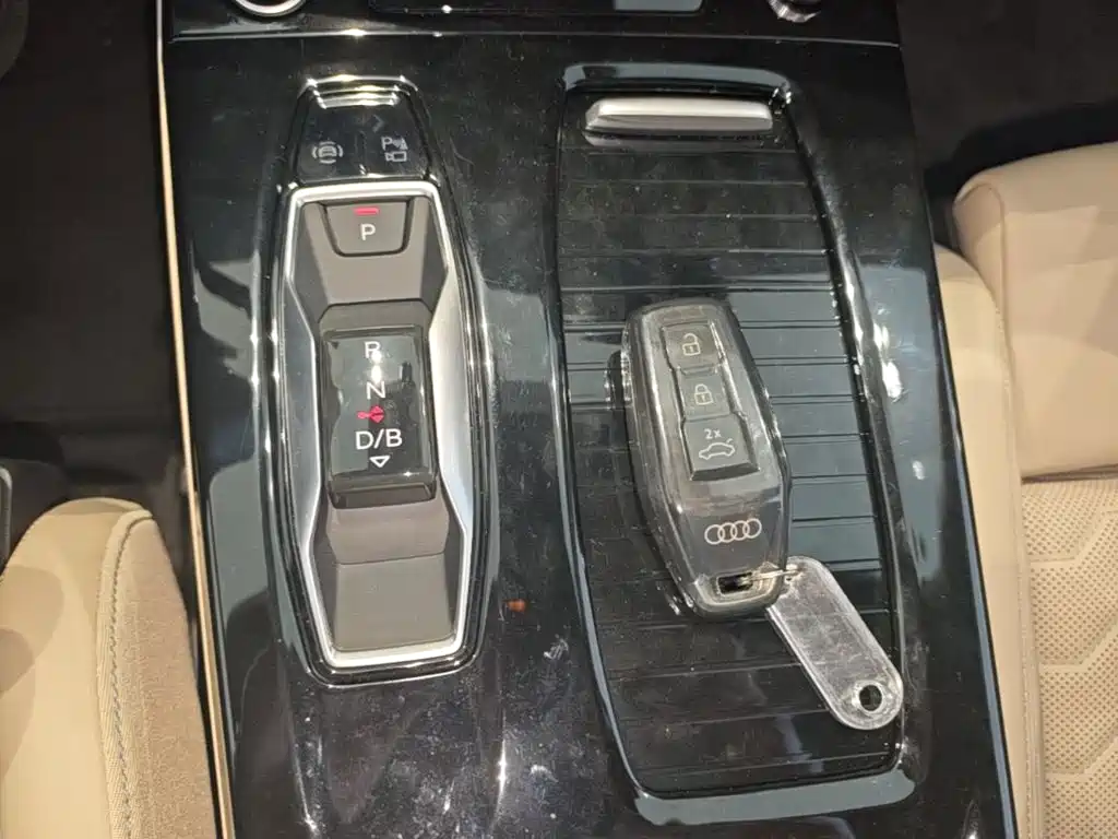 Audi Q6L e-tron — миниатюра 14