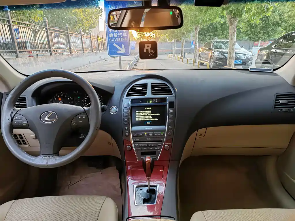 Lexus ES — миниатюра 8