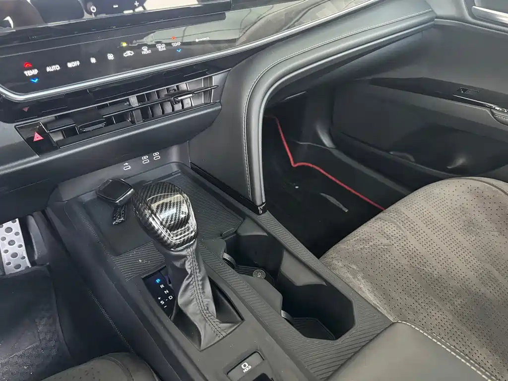 Toyota Camry — миниатюра 8