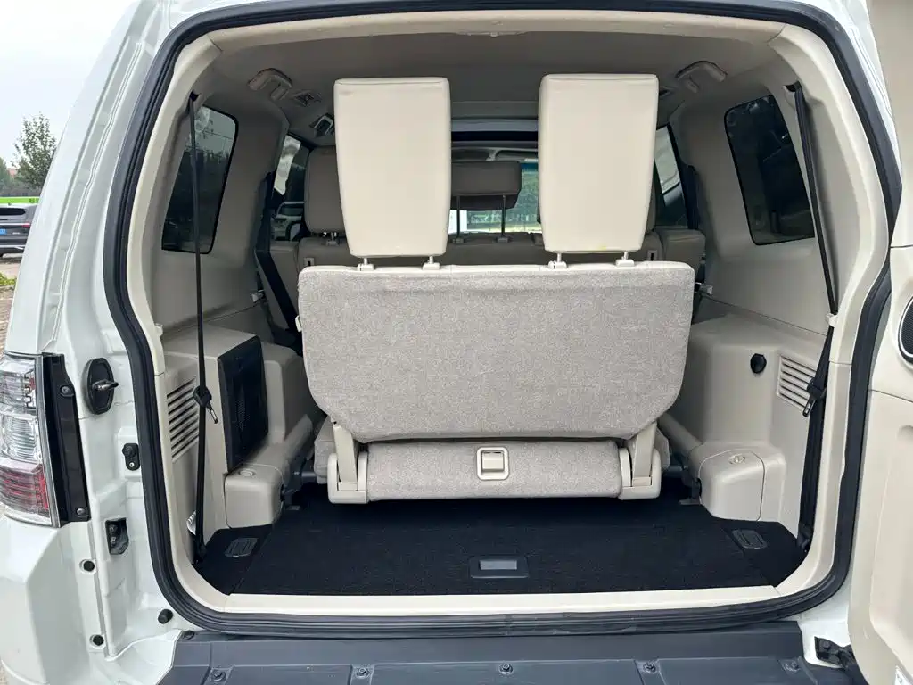 Mitsubishi Pajero (Import) — миниатюра 8