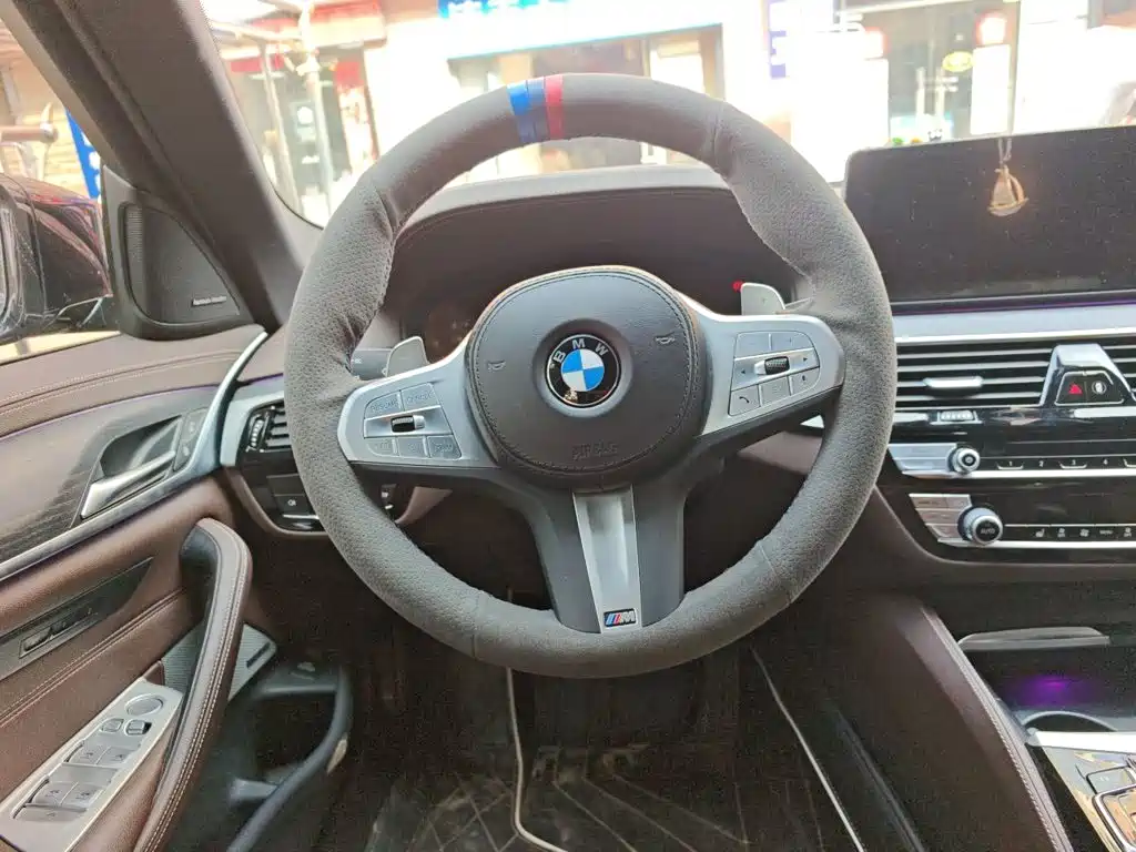 BMW 5 Series — миниатюра 3