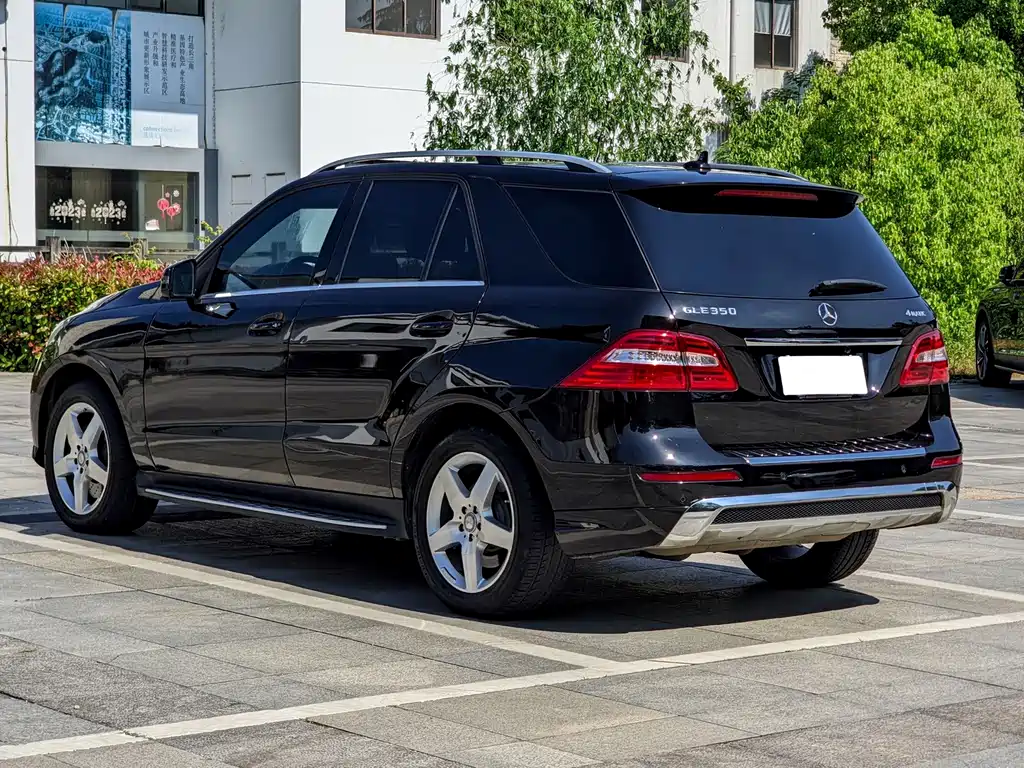 Mercedes-Benz M-Class — миниатюра 9