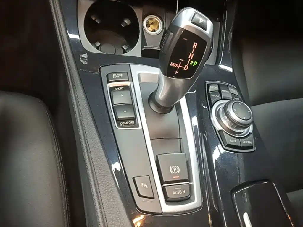 BMW 5 Series — миниатюра 14