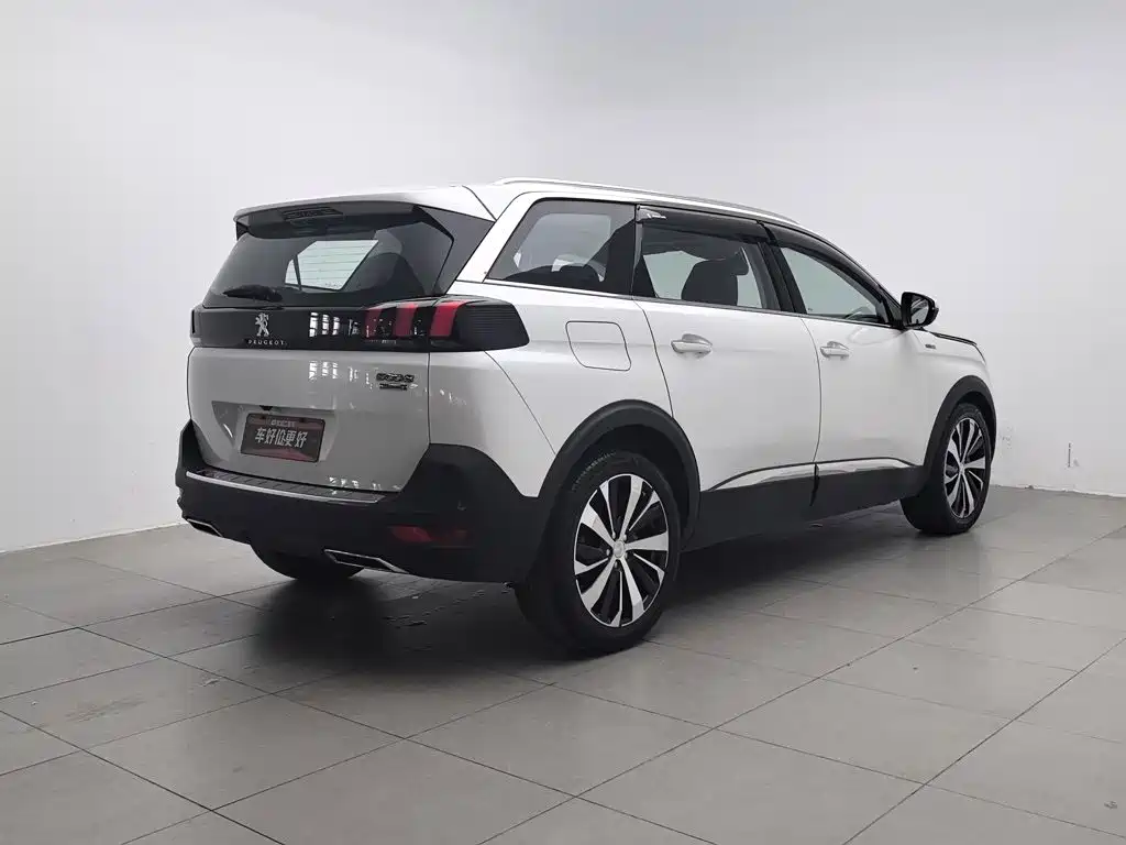 Peugeot 5008 — миниатюра 2