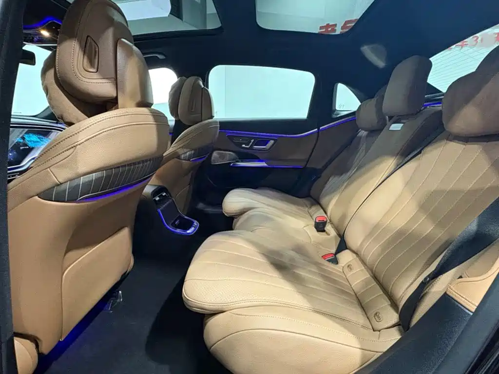 Mercedes-Benz E-Class — миниатюра 10