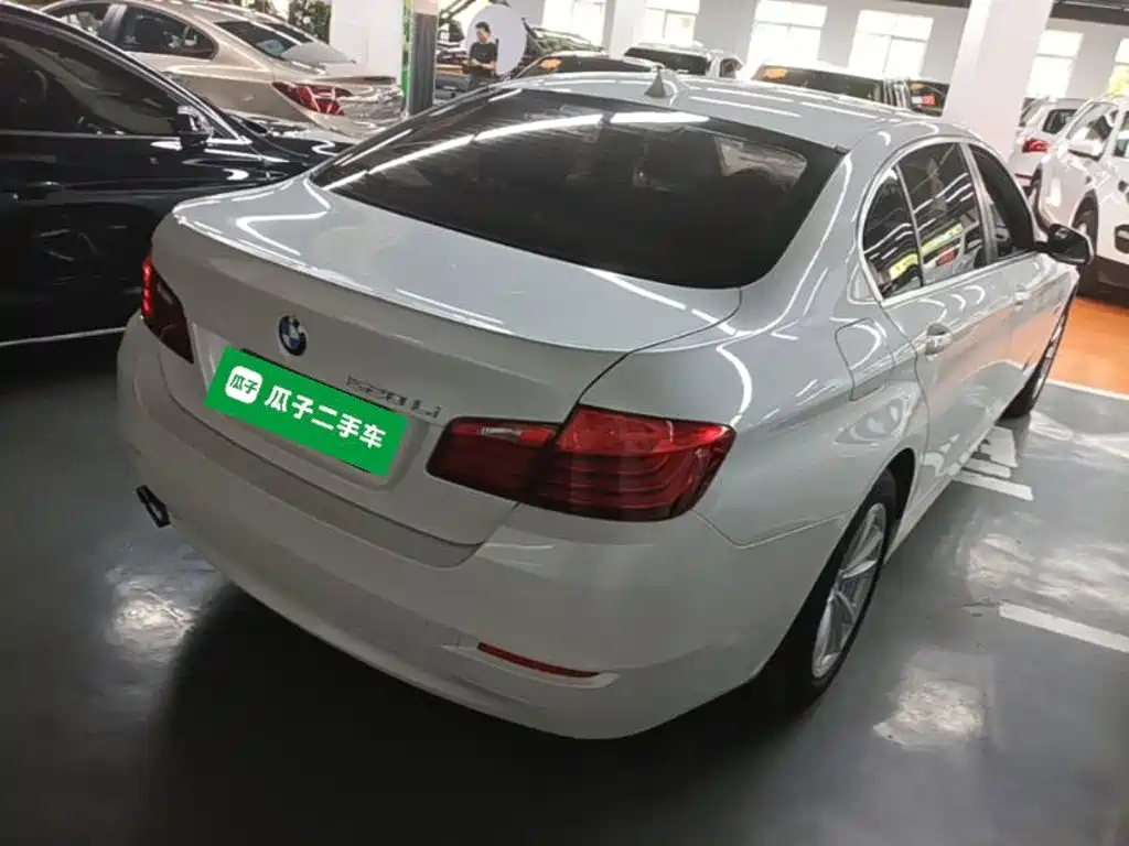 BMW 5 Series — миниатюра 7