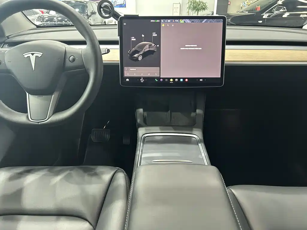 Tesla Model Y — миниатюра 13