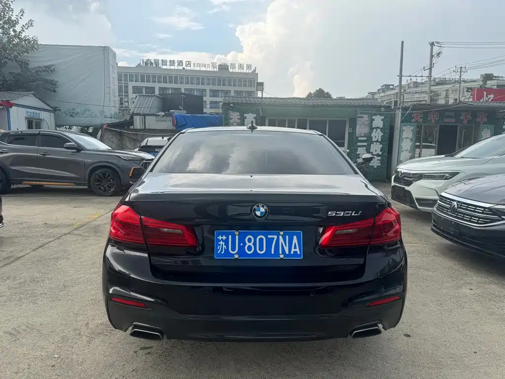 BMW 5 Series - фото 5