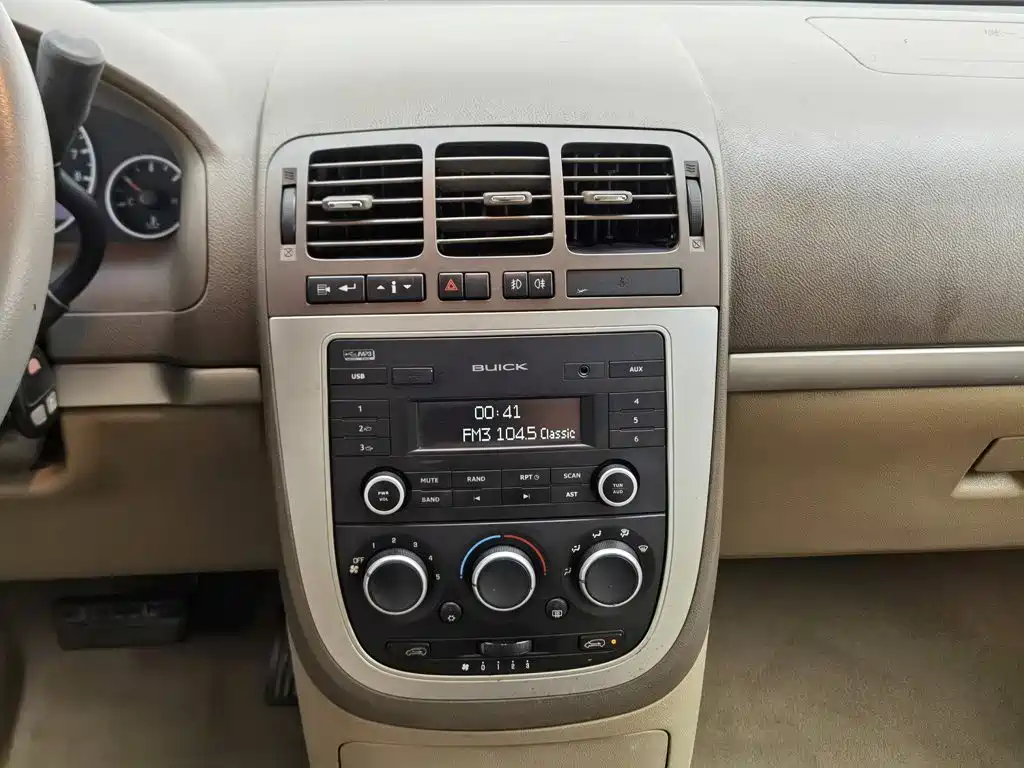 Buick GL8 — миниатюра 12