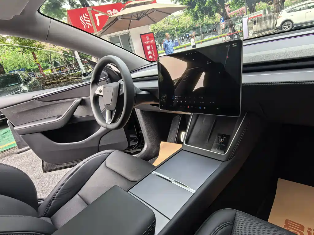Tesla Model Y — миниатюра 19