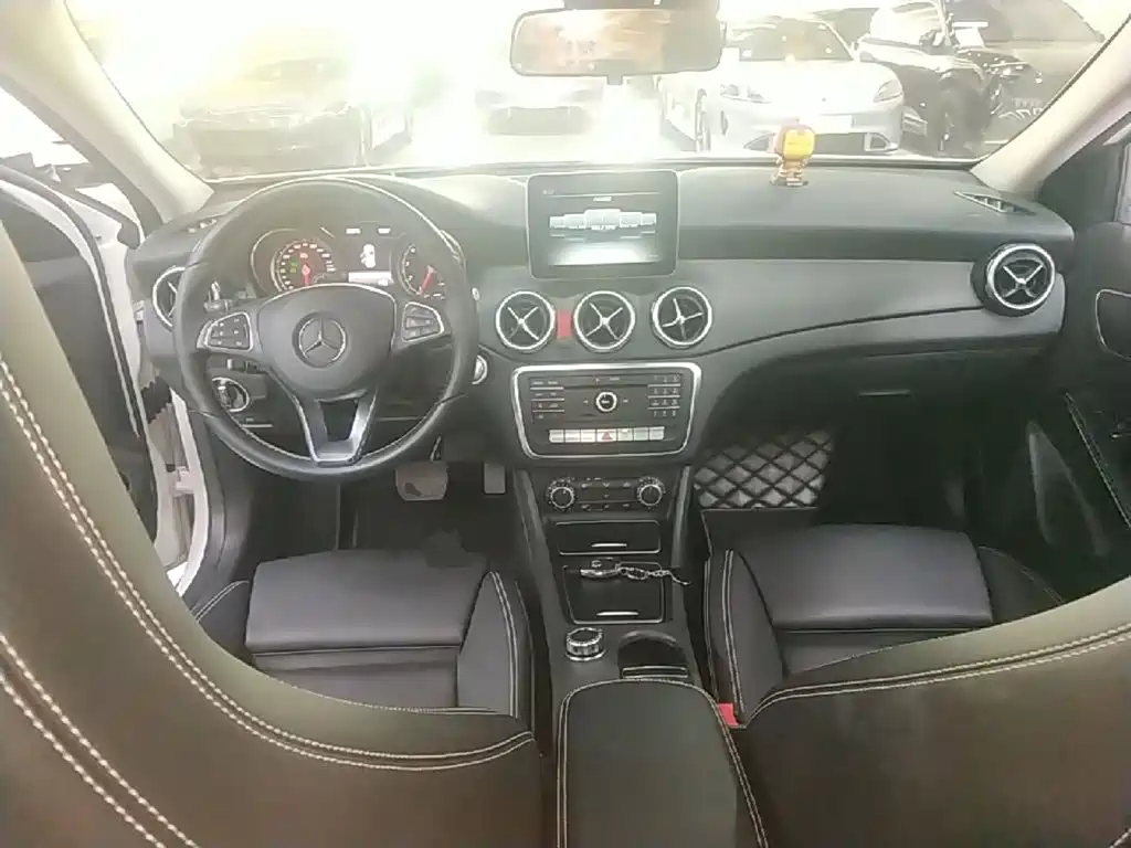 Mercedes-Benz GLA — миниатюра 10
