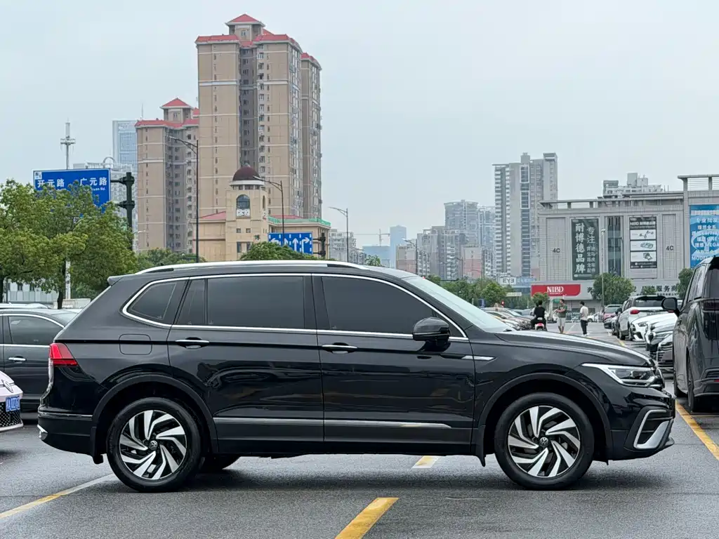 Volkswagen Tiguan L — миниатюра 6