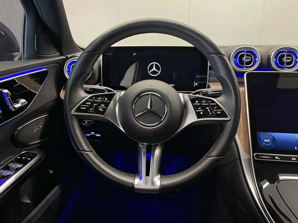 Mercedes-Benz C-Class — миниатюра 13