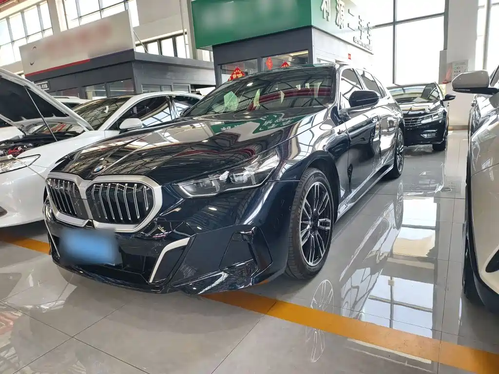 BMW 5 Series — миниатюра 2