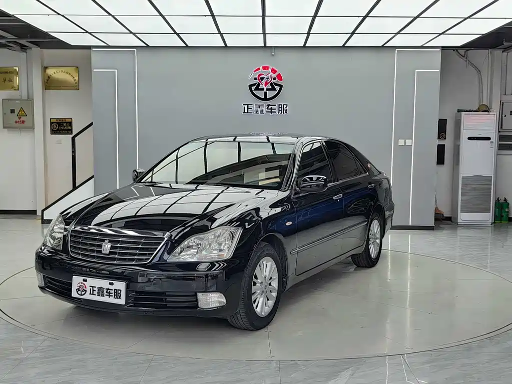 Купить Toyota Crown