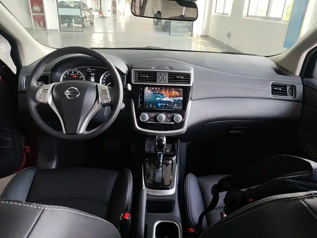 Nissan Tiida — миниатюра 10
