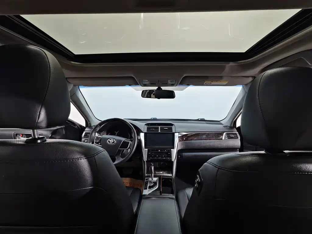 Toyota Camry — миниатюра 9