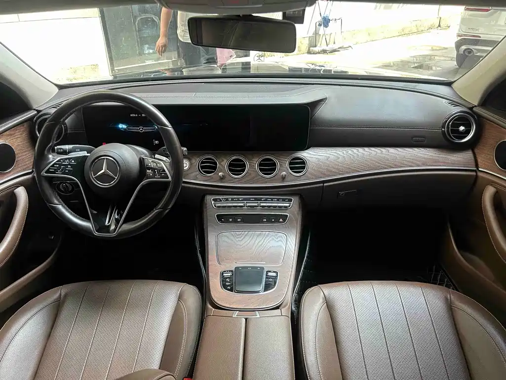 Mercedes-Benz E-Class — миниатюра 6