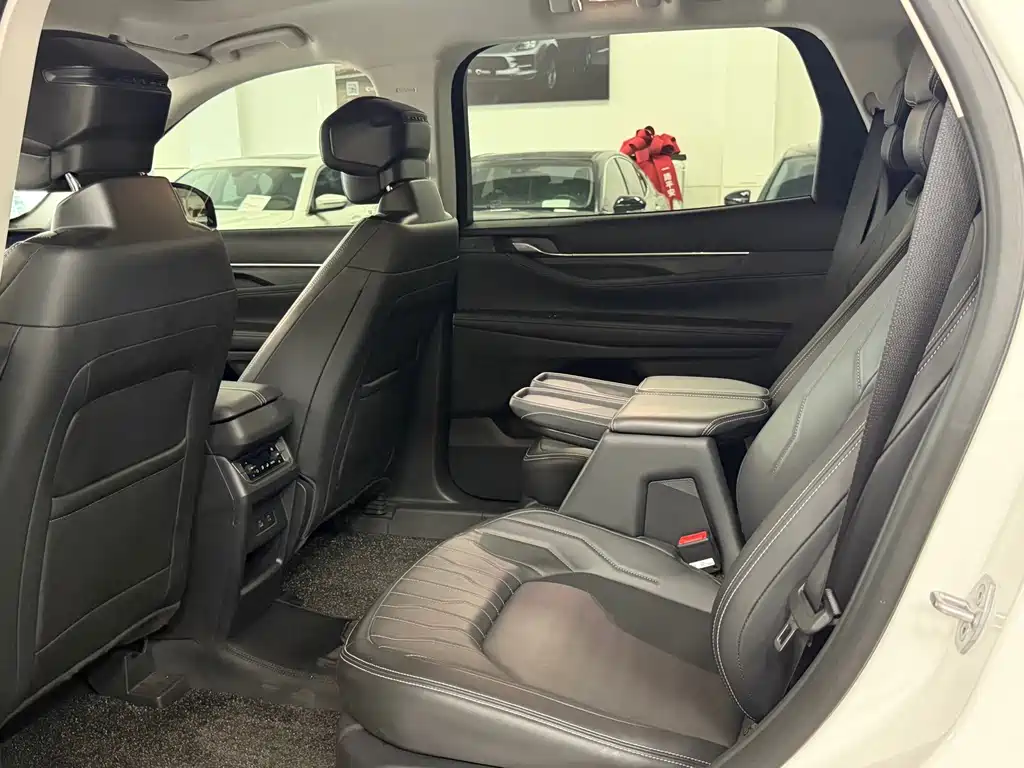 Ford Edge — миниатюра 8