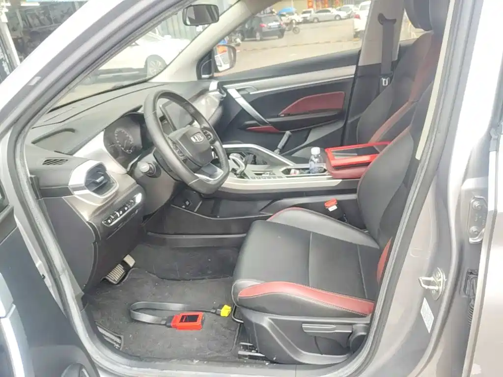 Geely Binyue — миниатюра 15