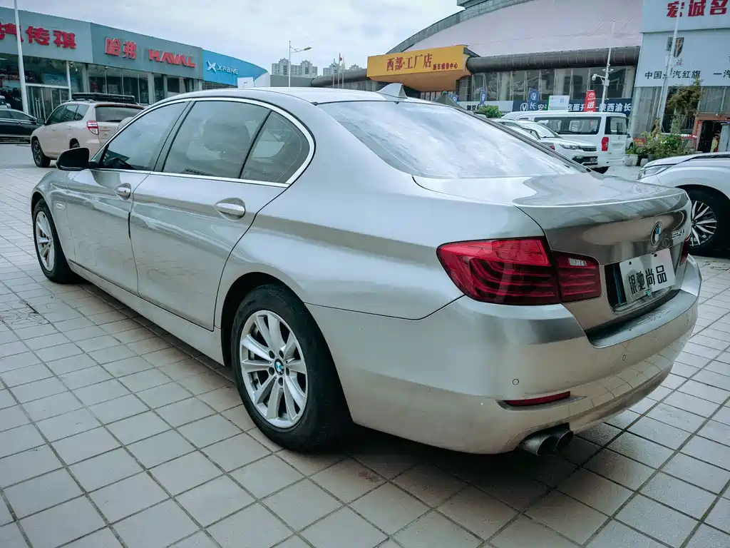 BMW 5 Series — миниатюра 10