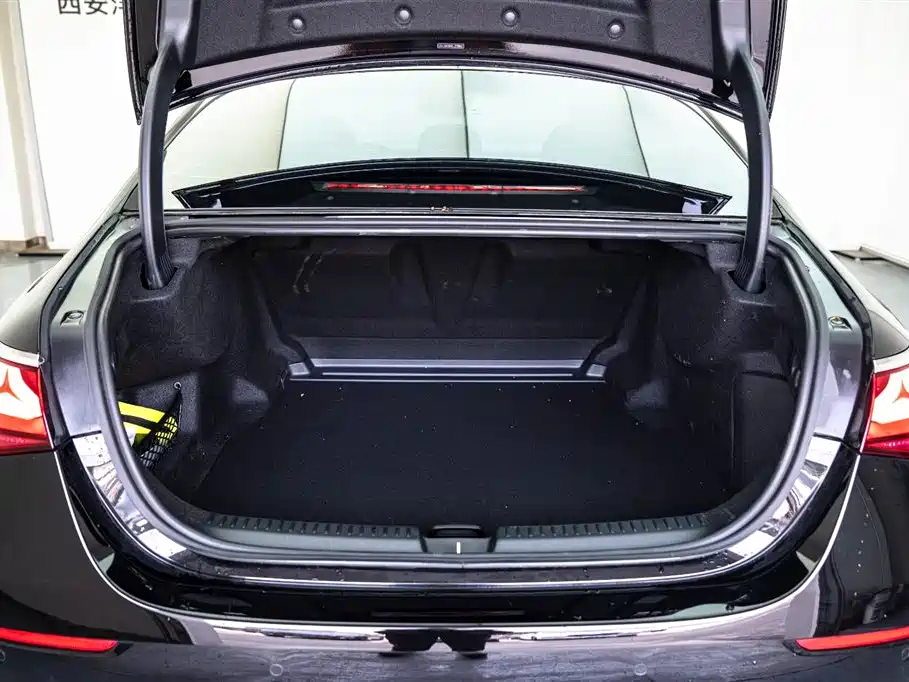 Mercedes-Benz E-Class E 2025 E 300 L Fashion