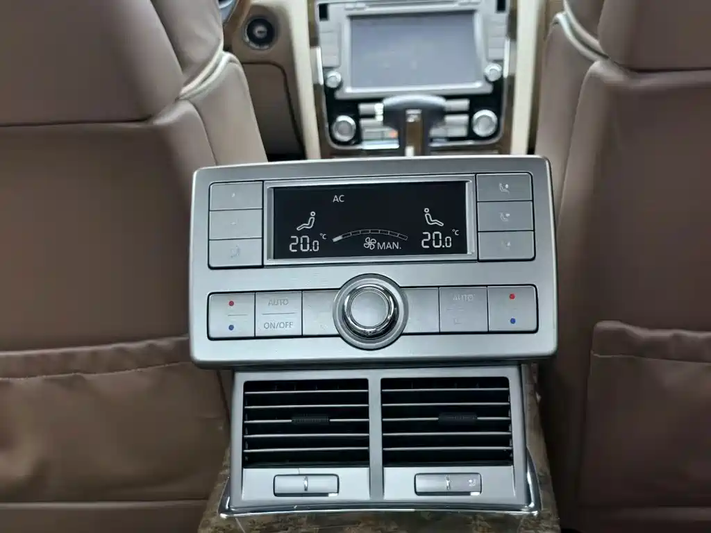 Volkswagen Phaeton 3.6L V6 4 seats Extended Individual Edition, фото 16