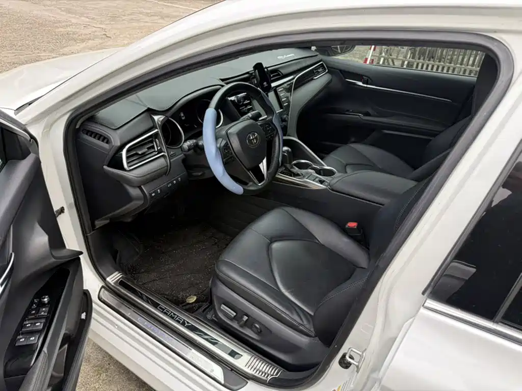Toyota Camry — миниатюра 9
