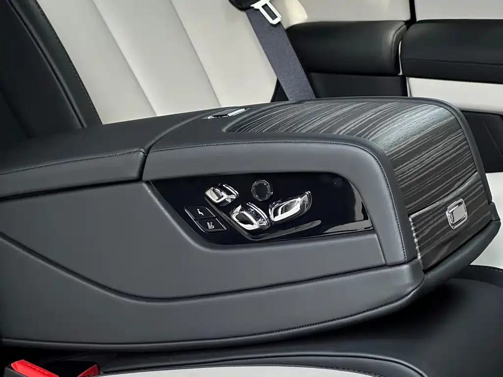Rolls-Royce Ghost — миниатюра 20