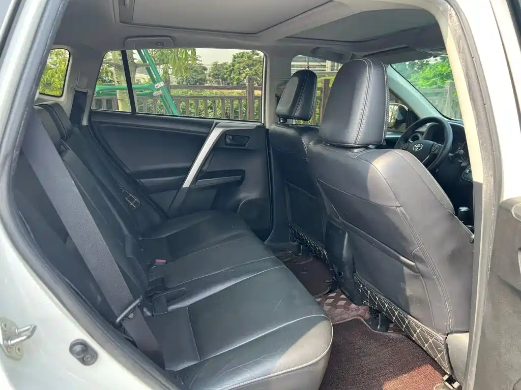 Toyota RAV4 — миниатюра 9